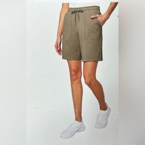 Mondetta Ladies active Bermuda short Ladies XL NWT light brown moisture wicking